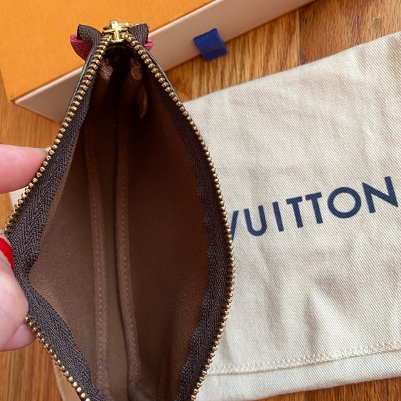 Louis Vuitton min Pochette - Picture 5 of 8